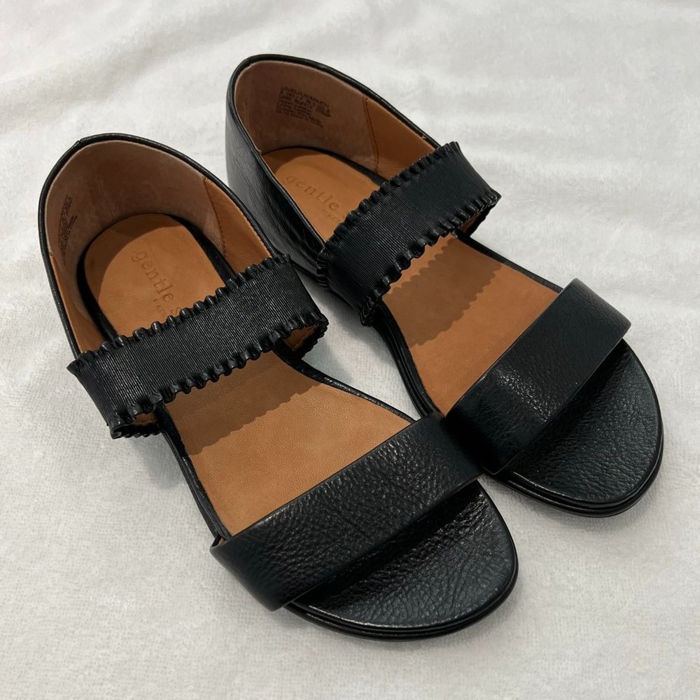 GENTLE SOULS BY KENNETH COLE "Lark" Black Ruffle Strap Sandal Flat - Size 9